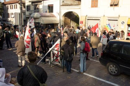 Nella foto - Laboratorio Sociale Alessandria