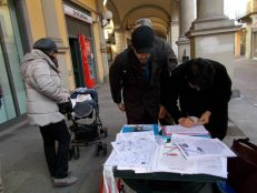 Nella foto - Laboratorio Sociale Alessandria