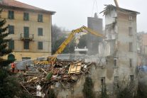 Nella foto - Laboratorio Sociale Alessandria