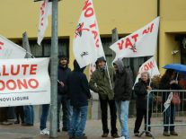 Nella foto - Laboratorio Sociale Alessandria