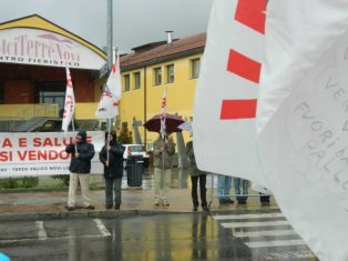 Nella foto - Laboratorio Sociale Alessandria