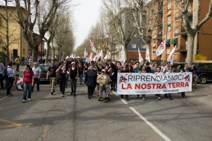 Nella foto - Laboratorio Sociale Alessandria