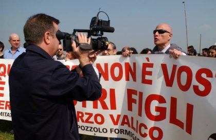 Nella foto - Laboratorio Sociale Alessandria