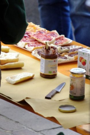 Nella foto - Laboratorio Sociale Alessandria