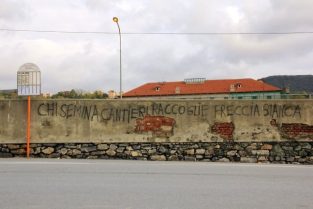 Nella foto - Laboratorio Sociale Alessandria