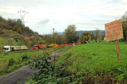 Nella foto - Laboratorio Sociale Alessandria