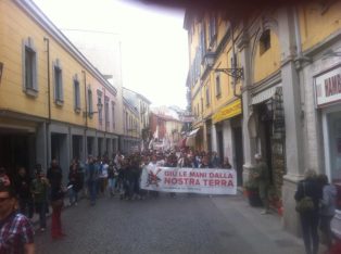 Nella foto - Laboratorio Sociale Alessandria